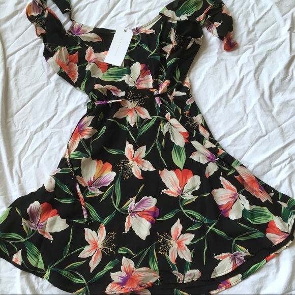 Asymmetric Sleeve Wrap Dress - Picture 6 of 6